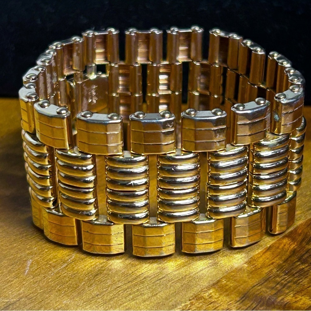 Kreisler Gold Wide Interlocking Link Ribbed Bracelet